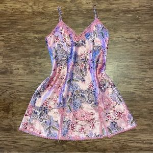 Vintage Delicates Womens Sz medium Pink Purple Satin Nightgown Nightie Floral